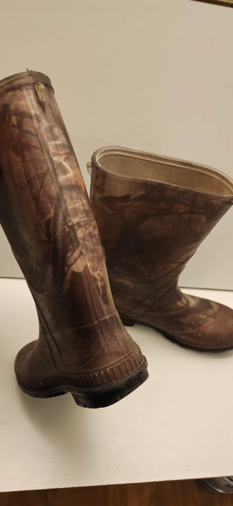 Kamik Kids' Camo Rain Boots. att price firm final image indicator(6)