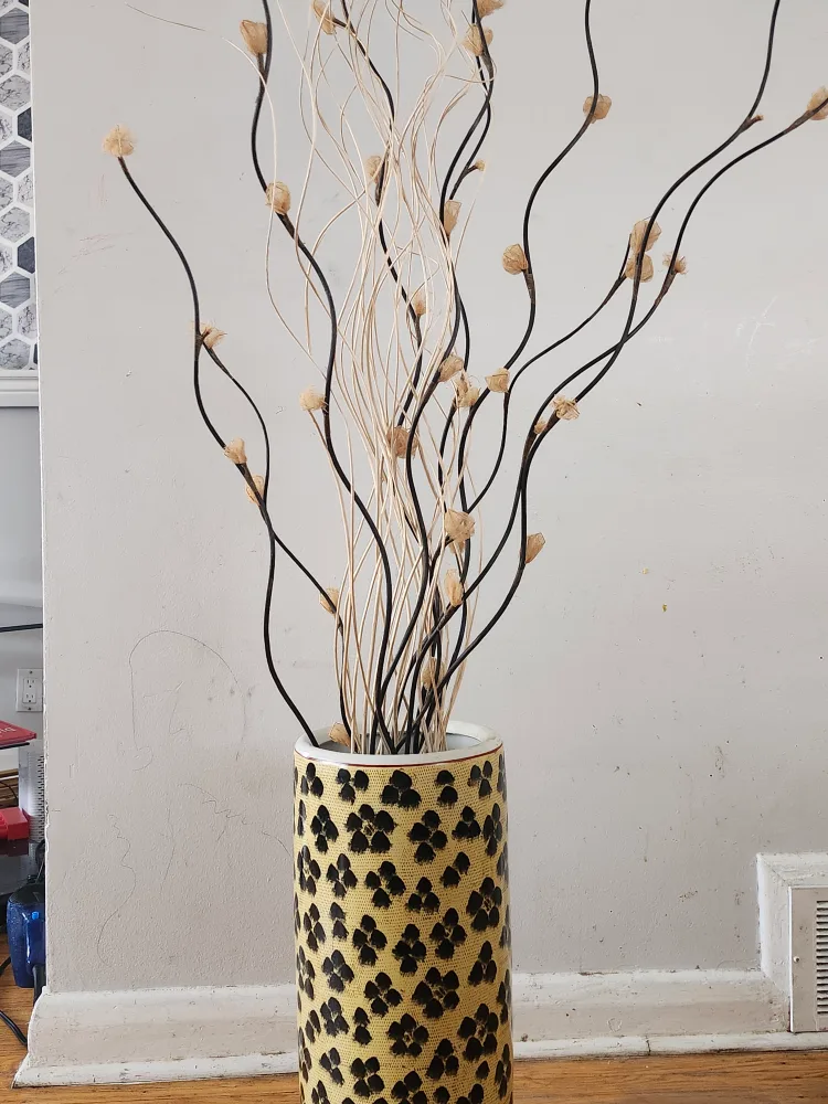 Decorative Dried Flower Arrangement in Ceramic Vase image indicator(3)