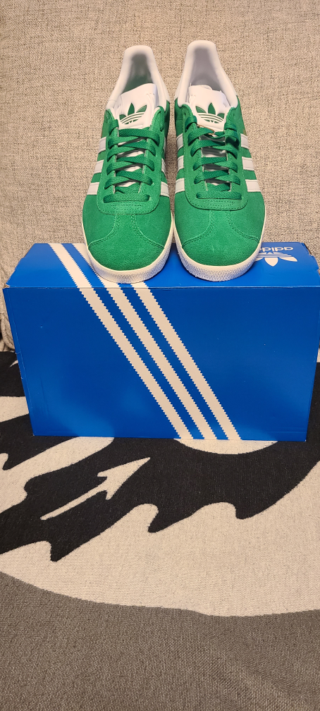 Adidas Gazelle Green Suede Sneakers- size8.5M