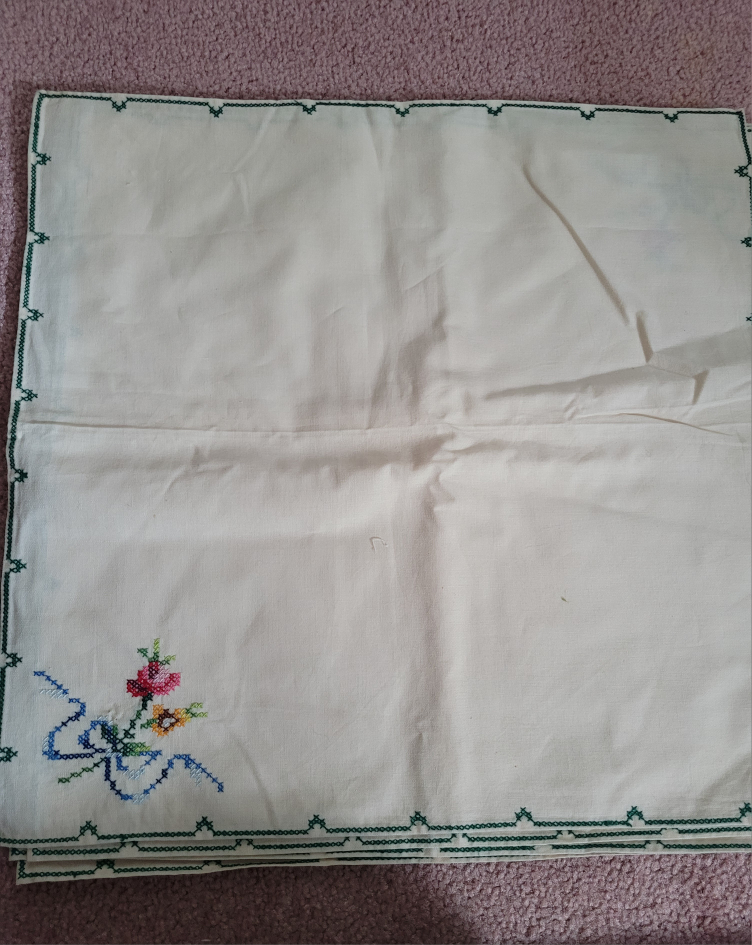 Vintage embroidered linen napkins
