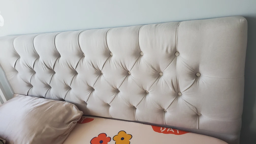 Queen Upholstered Bed Frame with Button Tufting - photo 2
