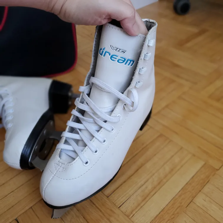 Vic Dream Figure Skates with Bag image indicator(4)