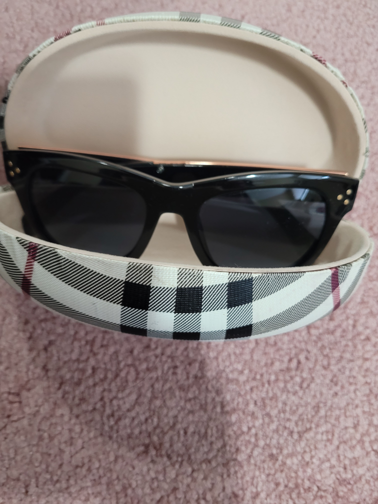Black Cat Eye Sunglasses with Case
