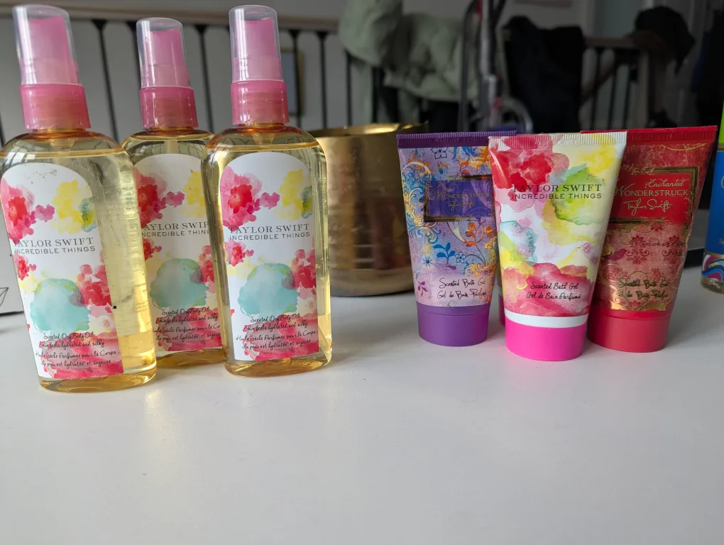 Taylor Swift Dry Body Oil & bath gel image indicator(3)