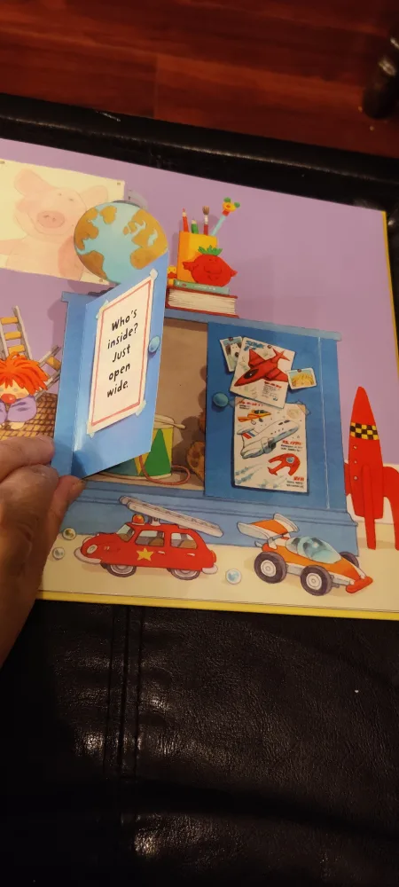 Who's Making That Noise? Lift-the-Flap Book image indicator(2)