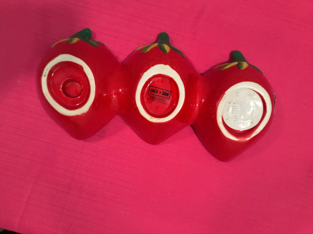 Adorable Red Strawberry Shaped Tri-Dish image indicator(3)