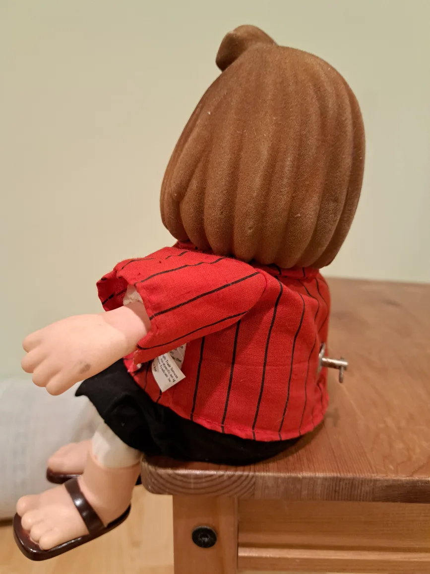 7" Vintage Peanuts Sally Brown Wind-Up music Doll image indicator(4)