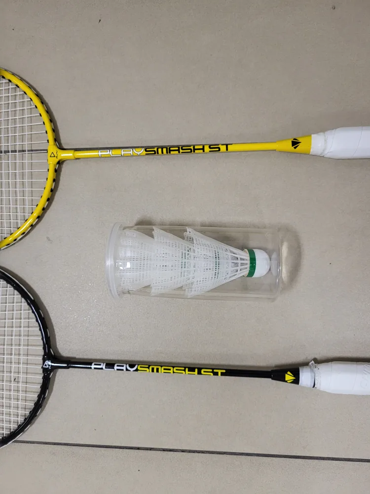 Carlton PlaySmash Badminton Racquet Set with Carry Case image indicator(3)