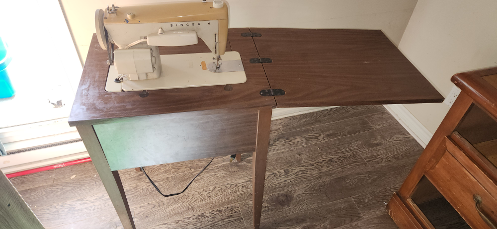 Vintage Singer Sewing Machine with Cabinet - photo 2