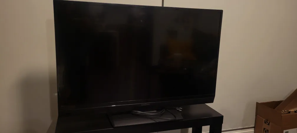 Insignia 39 inch LED TV - Compatible Amazon fire/ Roku TV stick image indicator(2)