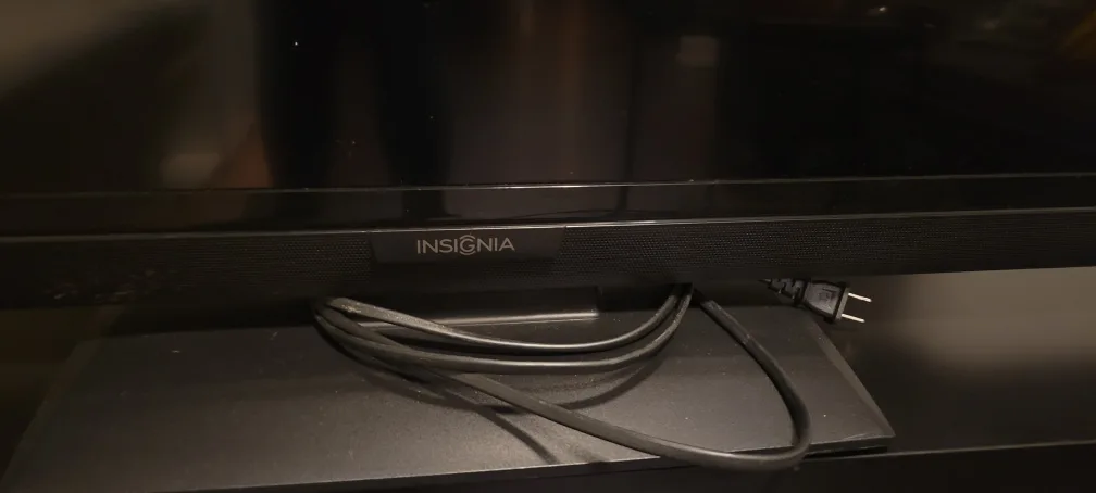 Insignia 39 inch LED TV - Compatible Amazon fire/ Roku TV stick image indicator(3)