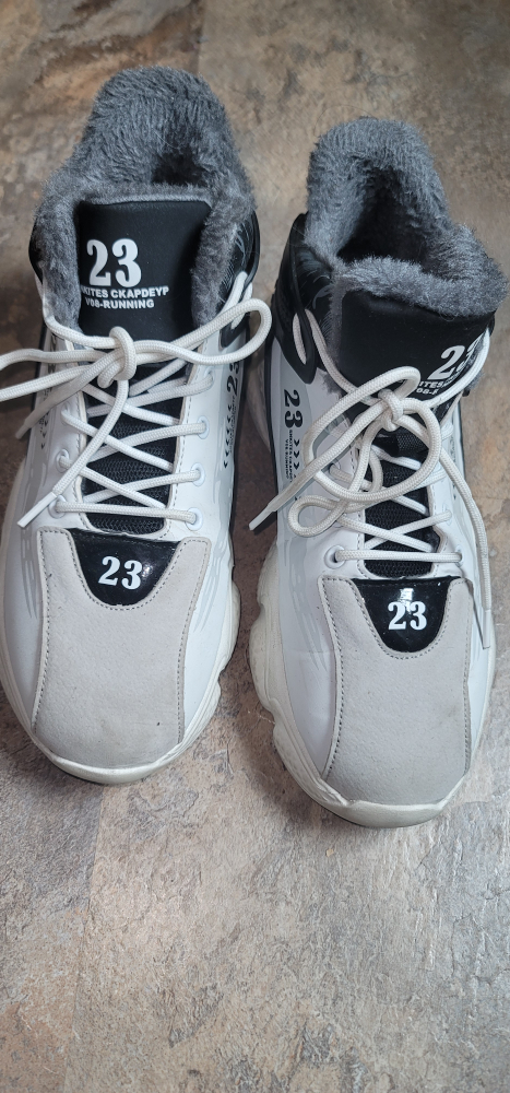Sneakers Size 8