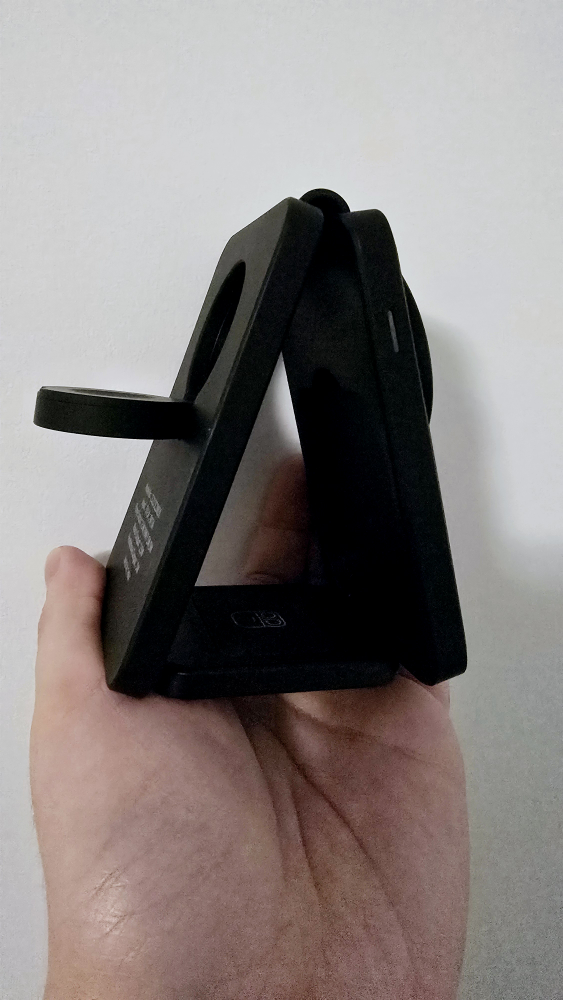 3-in-1 Wireless Foldable Charger - photo 2