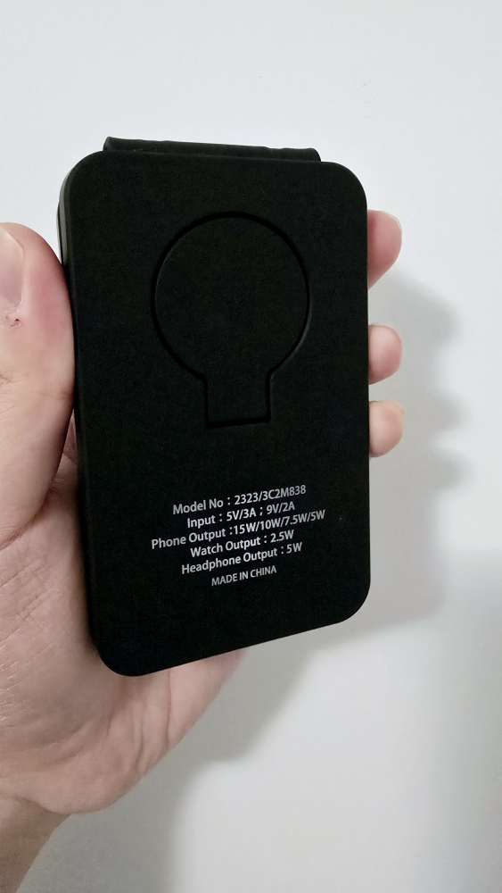 3-in-1 Wireless Foldable Charger - photo 4