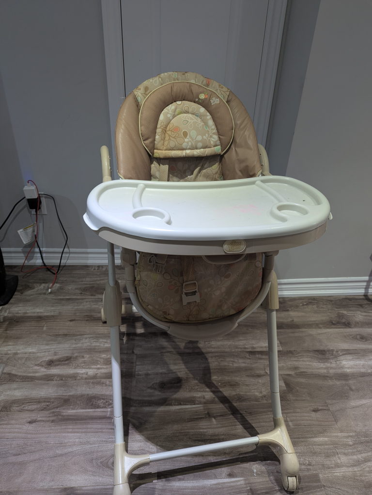 Foldable High Chair with Tray - photo 2