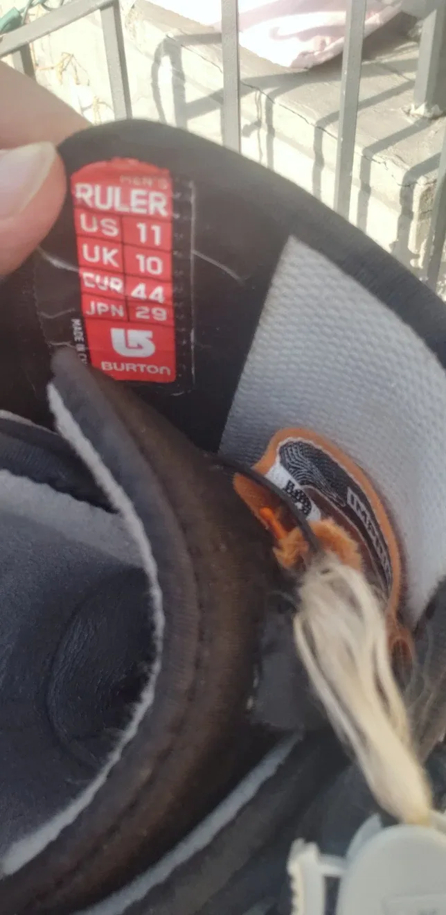 Burton Ruler snowboard boots - Men's size US 11 image indicator(2)