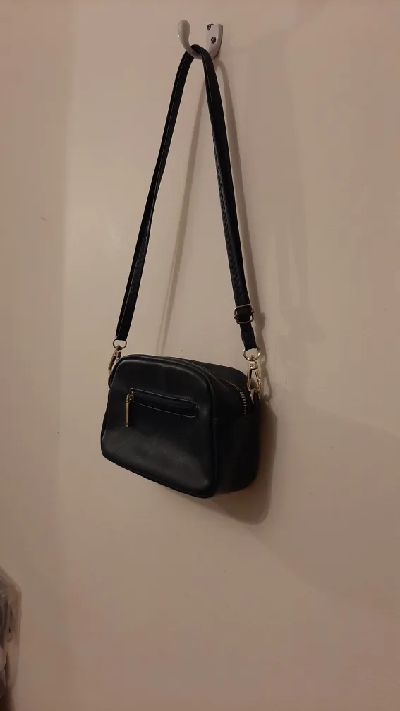 Black Crossbody Bag image indicator(3)