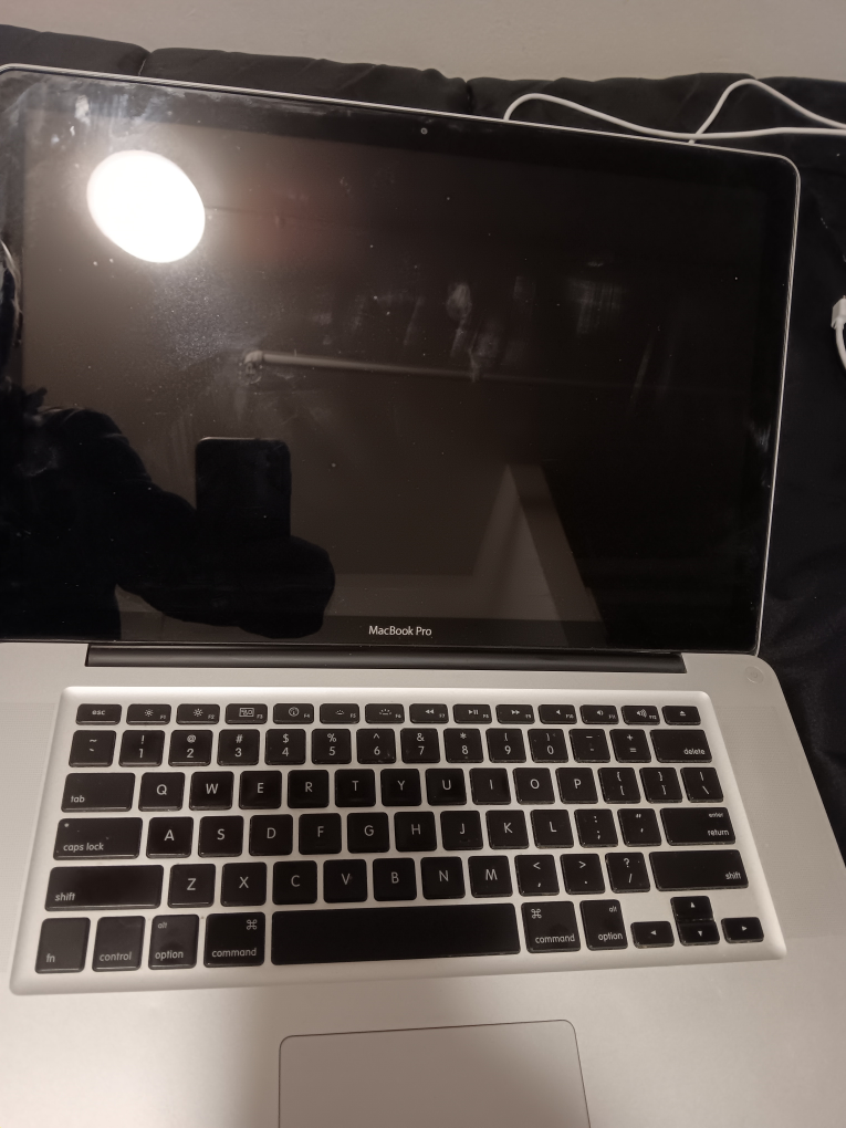 Apple MacBook Pro Laptop - photo 2