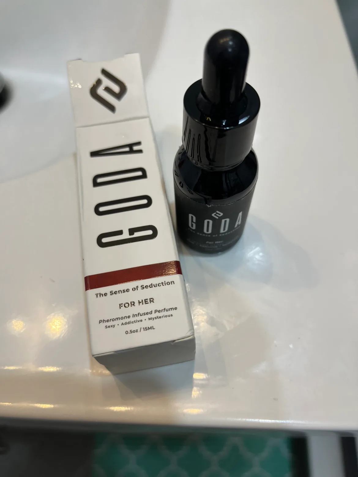 GODA Pheromone Infused Perfume For Her image indicator(3)