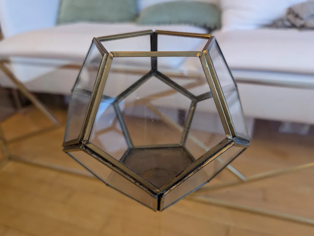 Geometric Glass and Metal Terrarium image indicator(2)