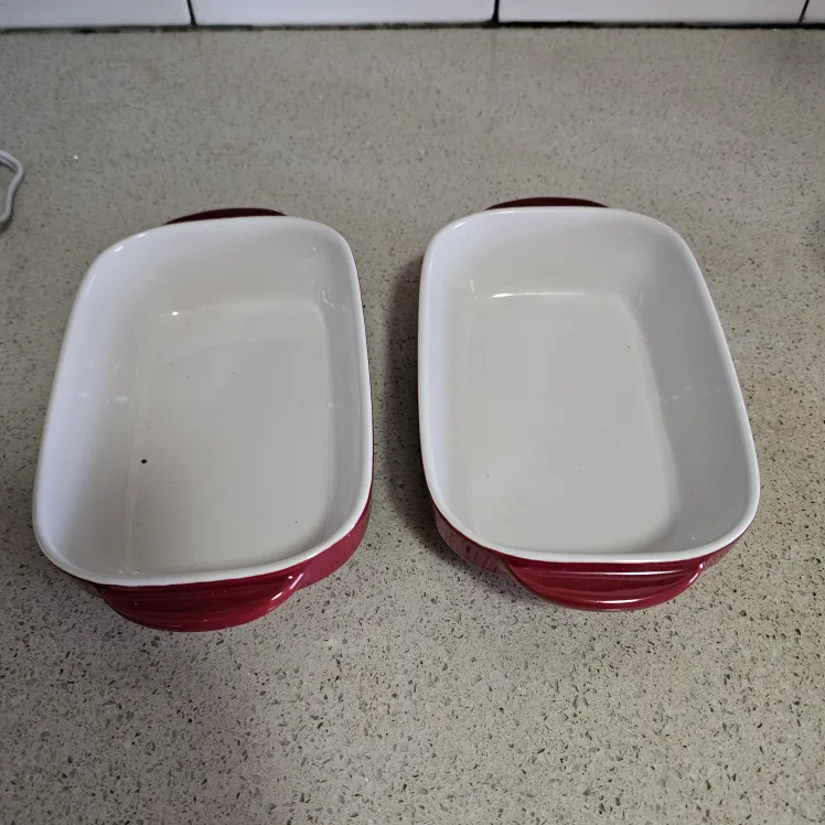 Lagostina Red Ceramic Baking Dishes - Set of Two image indicator(3)
