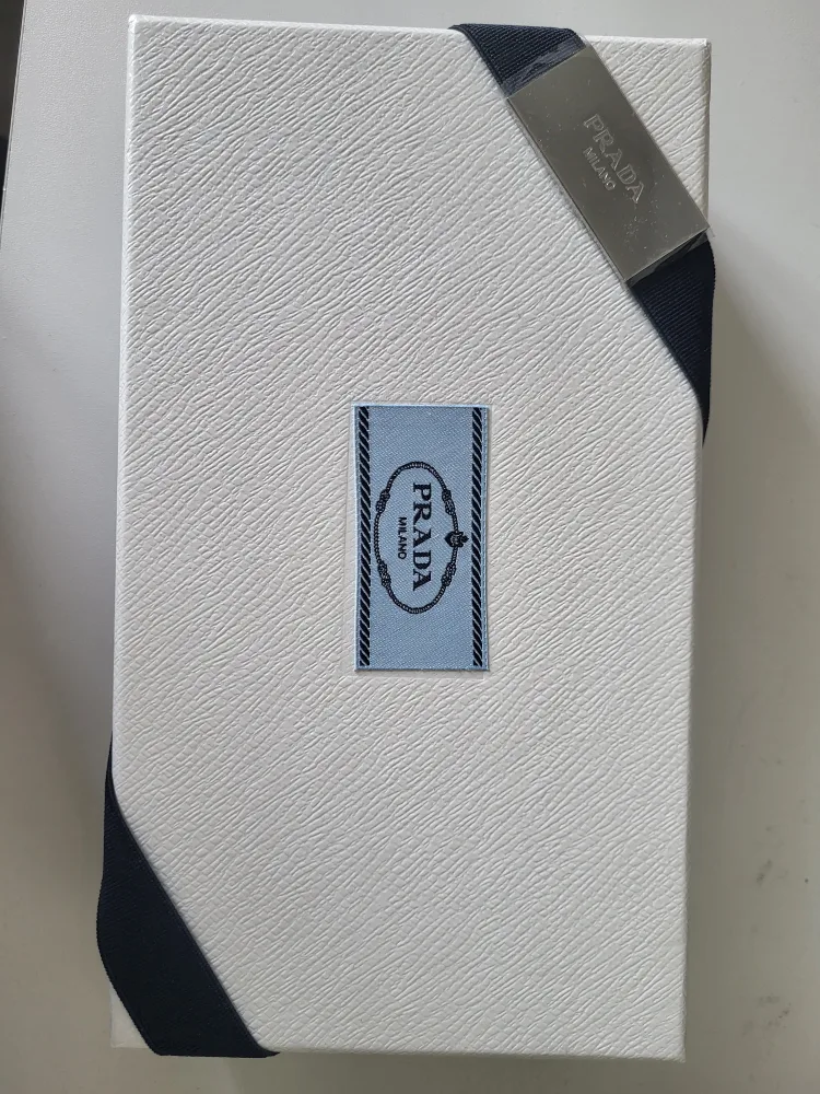 Authentic Prada Large Saffiano Wallet image indicator(5)