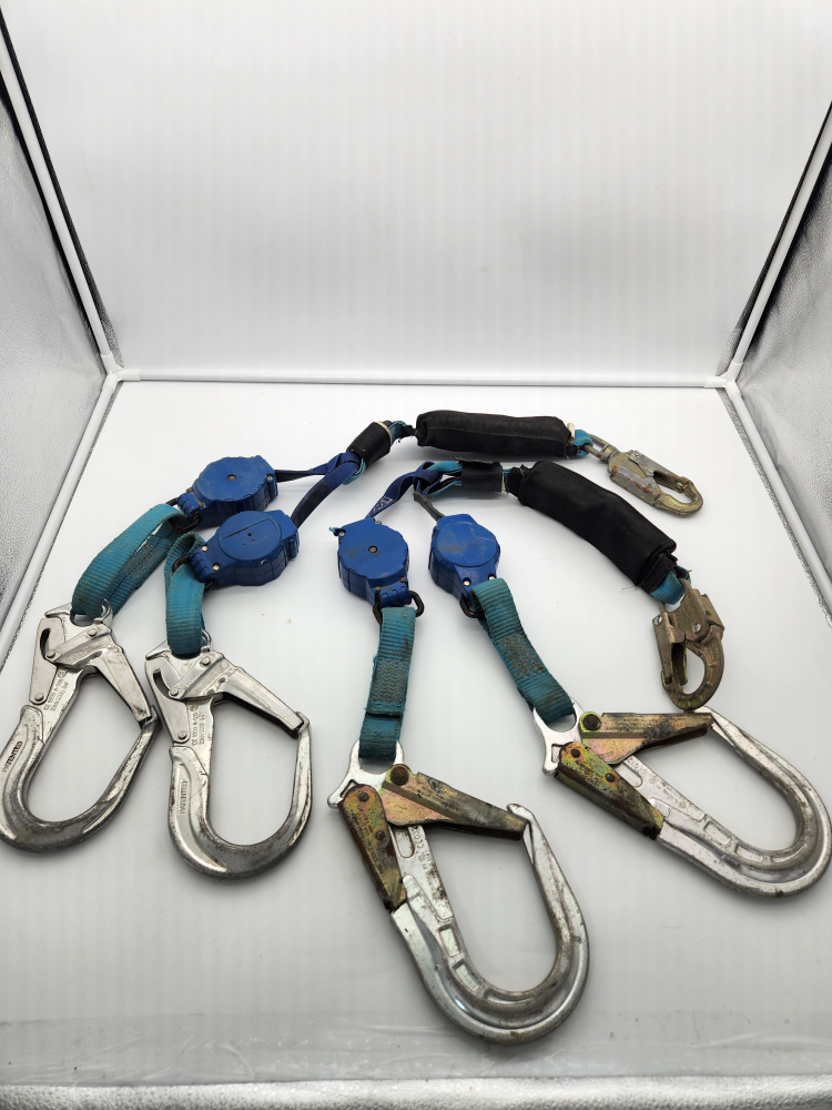 Tractel Self Retracting Lanyard 2 Clips. Only 1 remaining!