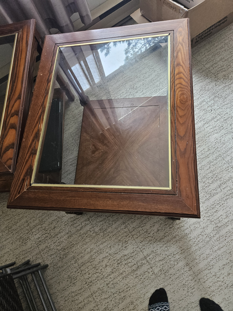 🧡 Pair of Vintage Wooden End Tables with Glass Tops - photo 3