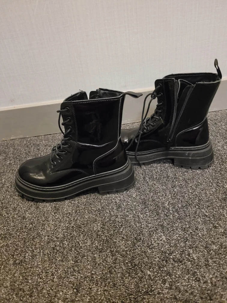 Black Patent Leather Lace-Up Platform Boots image indicator(3)