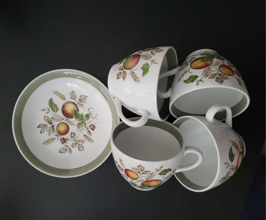 Alfred Meakin Hereford Teacups and Saucer image indicator(3)