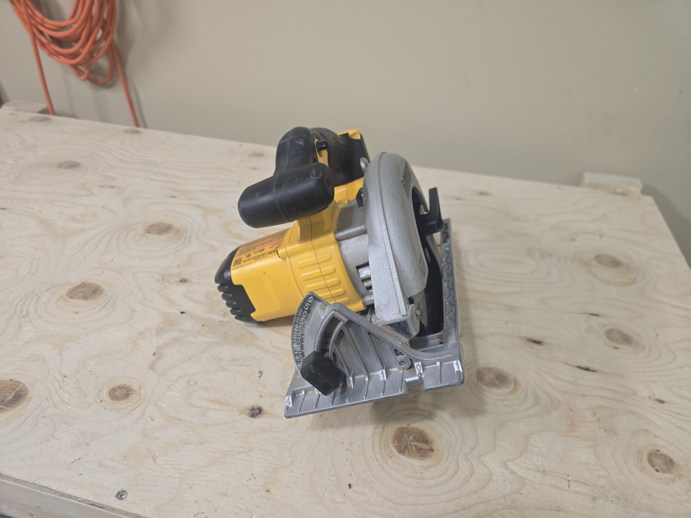 6 an half Dewalt 20V Max Circular Saw - photo 2