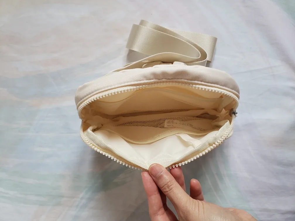 🆕Beige Crossbody/Hip Bag image indicator(3)