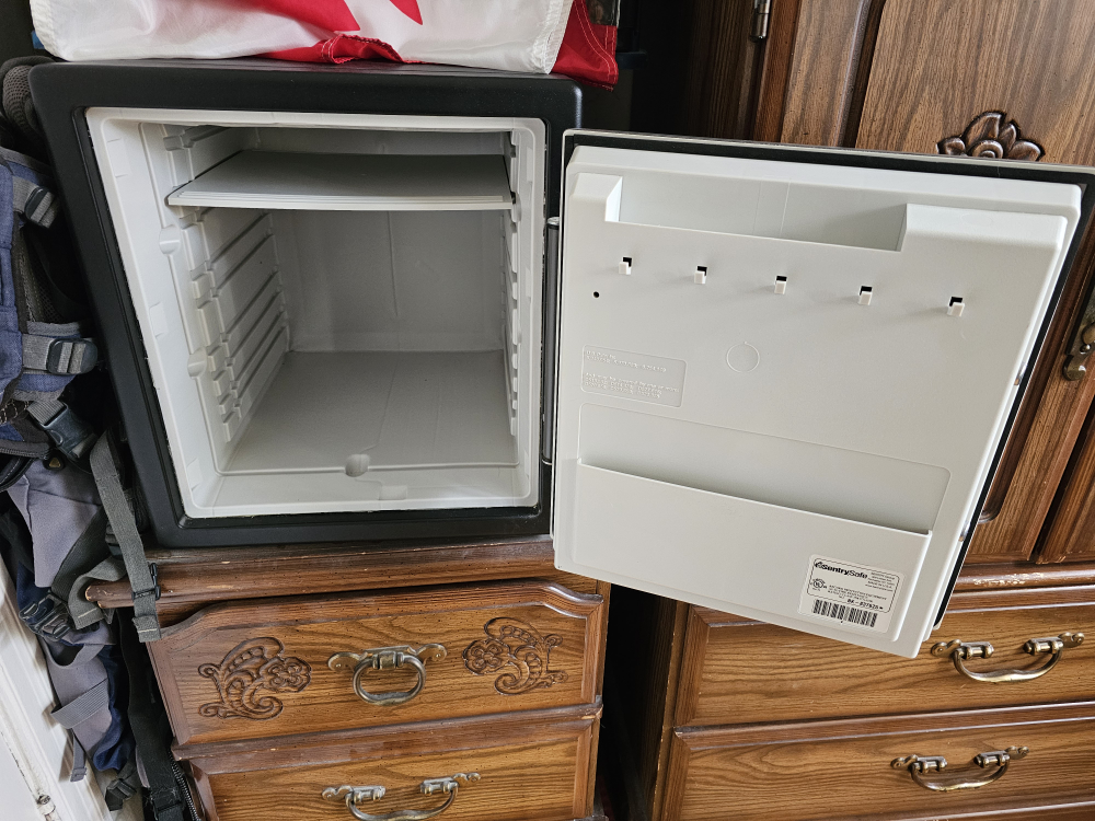 SentrySafe Fire Resistant Safe - Model BK-837625 - photo 2