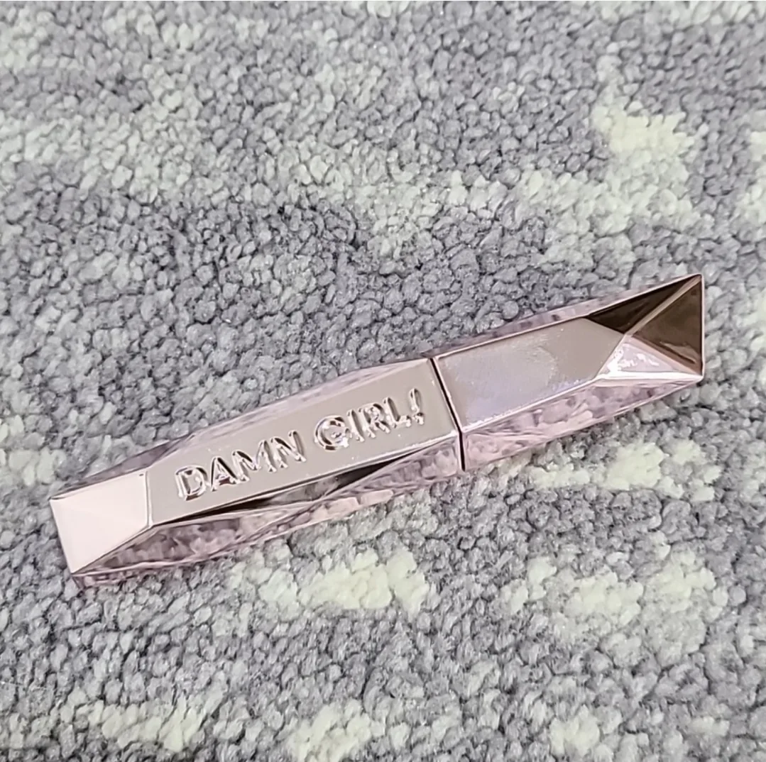 Too Faced Damn Girl! Mini Mascara image indicator(2)