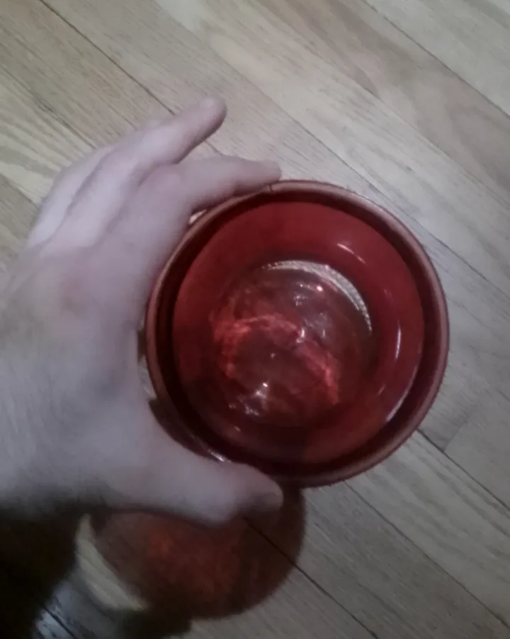 Red Glass Vase image indicator(4)