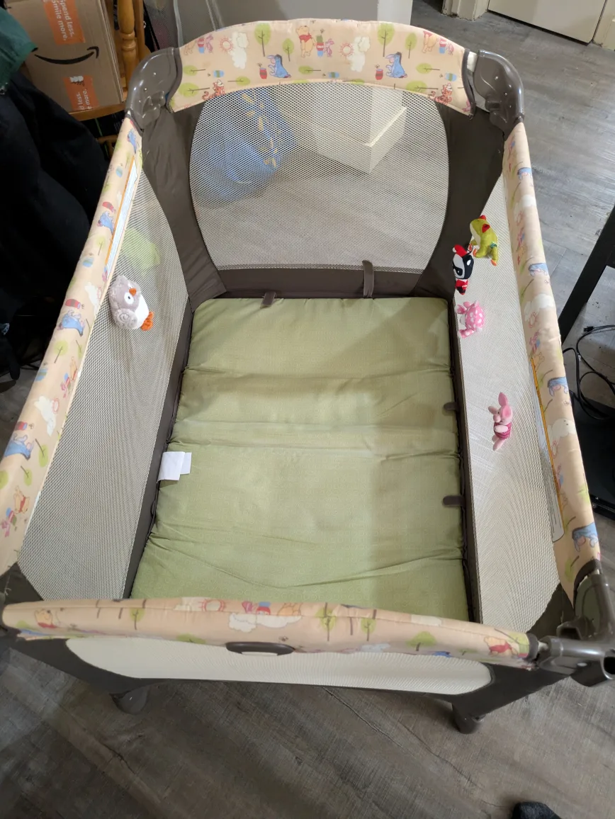 Graco Pack 'n Play Playard with Winnie the Pooh Design image indicator(3)