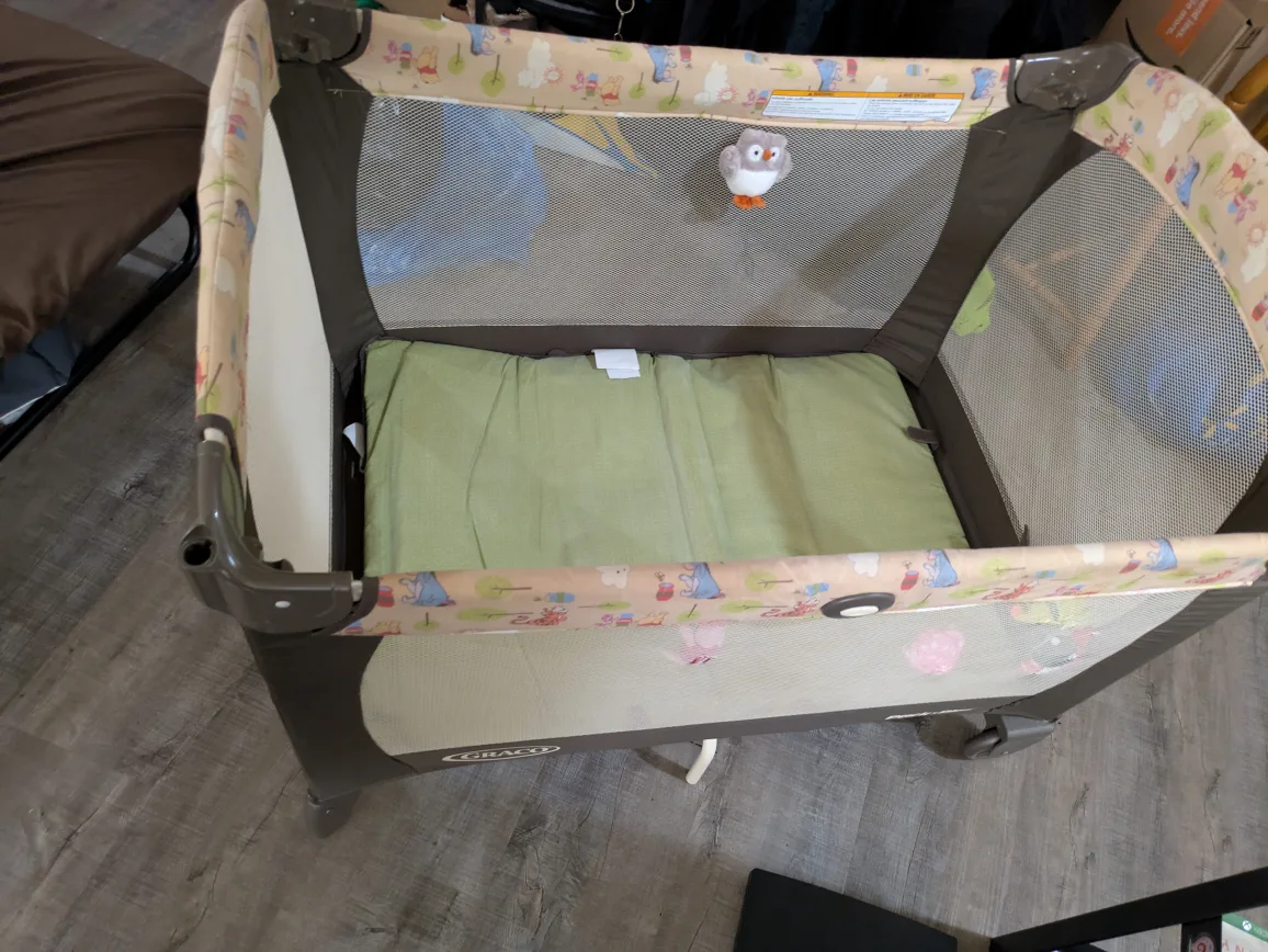 Graco Pack 'n Play Playard with Winnie the Pooh Design image indicator(4)