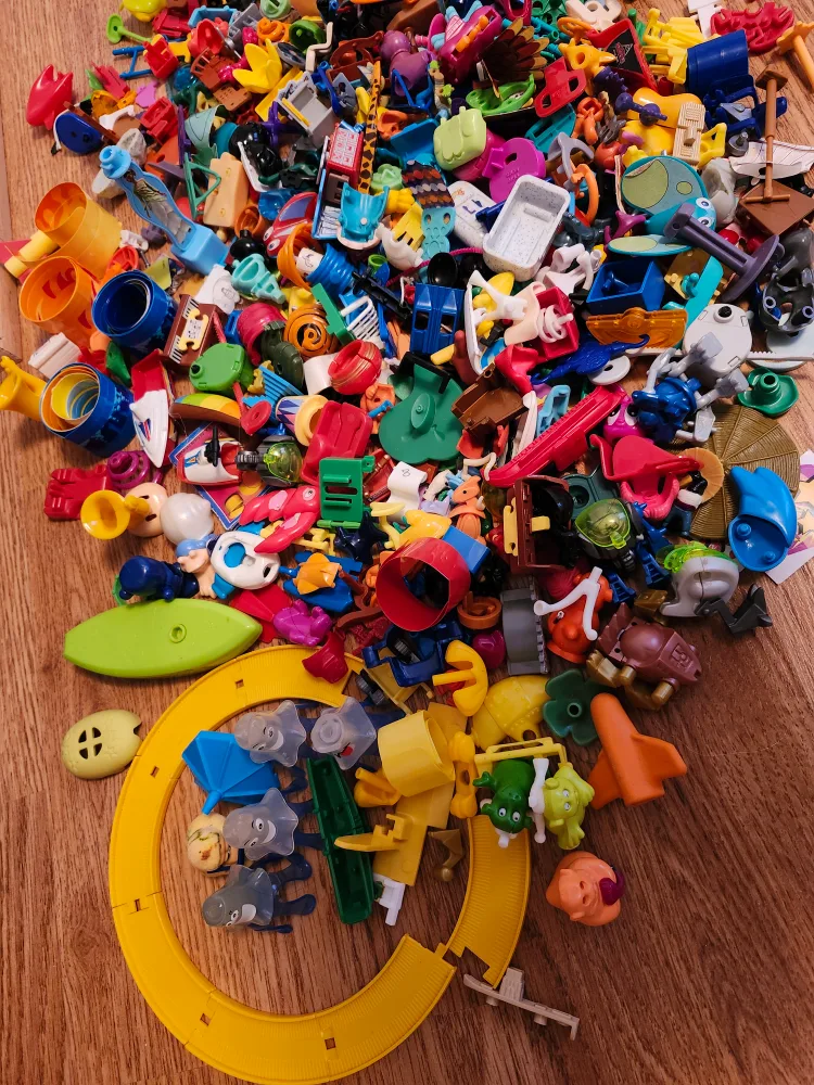 Huge Lot of Assorted Kindersurprise Mismatched Toys thumbnail