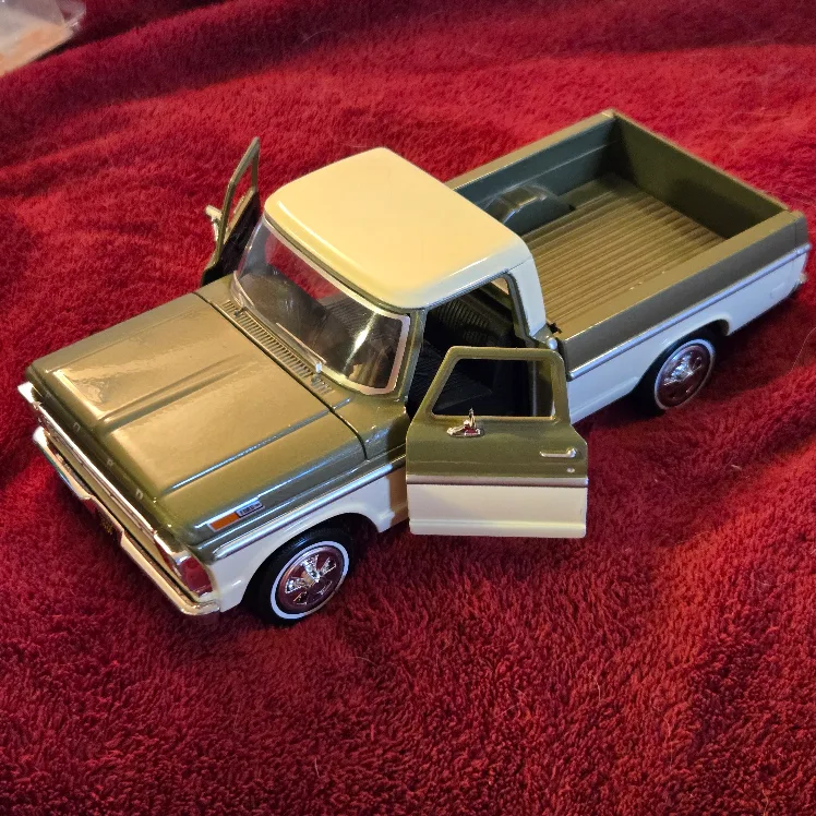 1969 Ford F-100 Pickup Truck Model - asking 30 or trade image indicator(2)