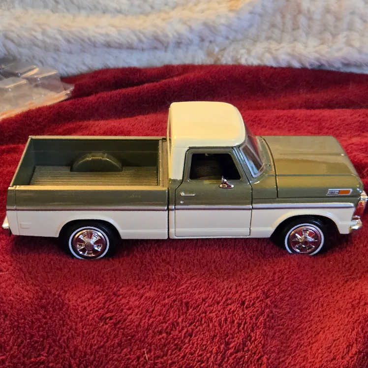 1969 Ford F-100 Pickup Truck Model - asking 30 or trade image indicator(4)