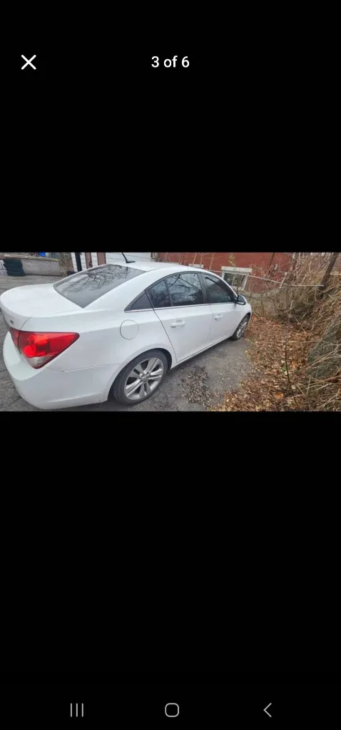 2012 Chevrolet Cruze - White Sedan image indicator(2)