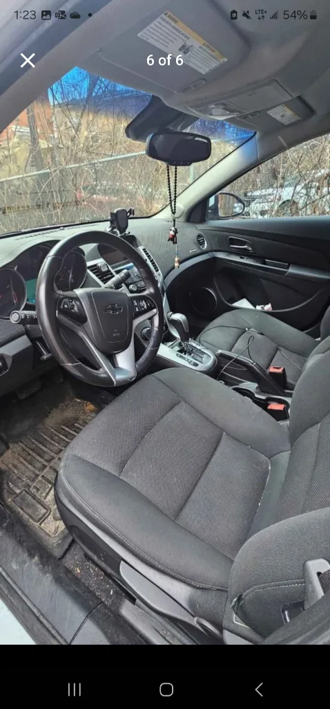 2012 Chevrolet Cruze - White Sedan image indicator(6)