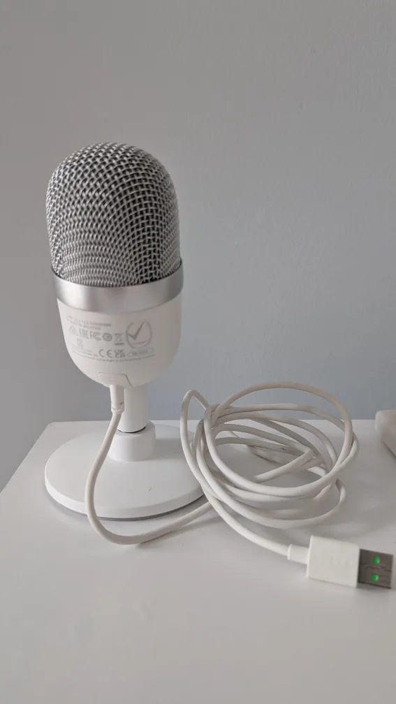 white Razer Seiren Mini USB Condenser Microphone image indicator(2)