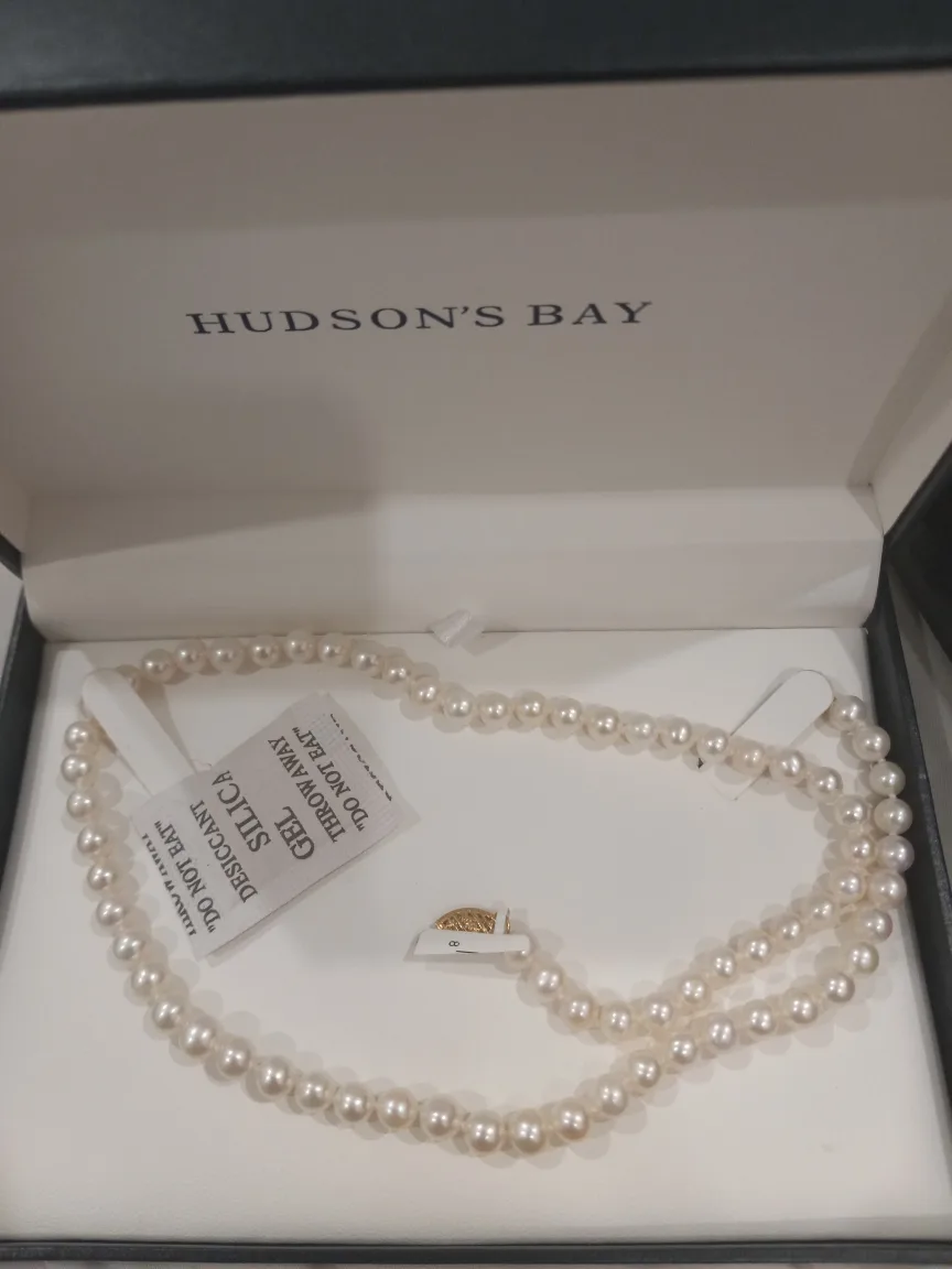 Finch pick up get it for $149 Hudson's Bay Pearl Necklace image indicator(2)