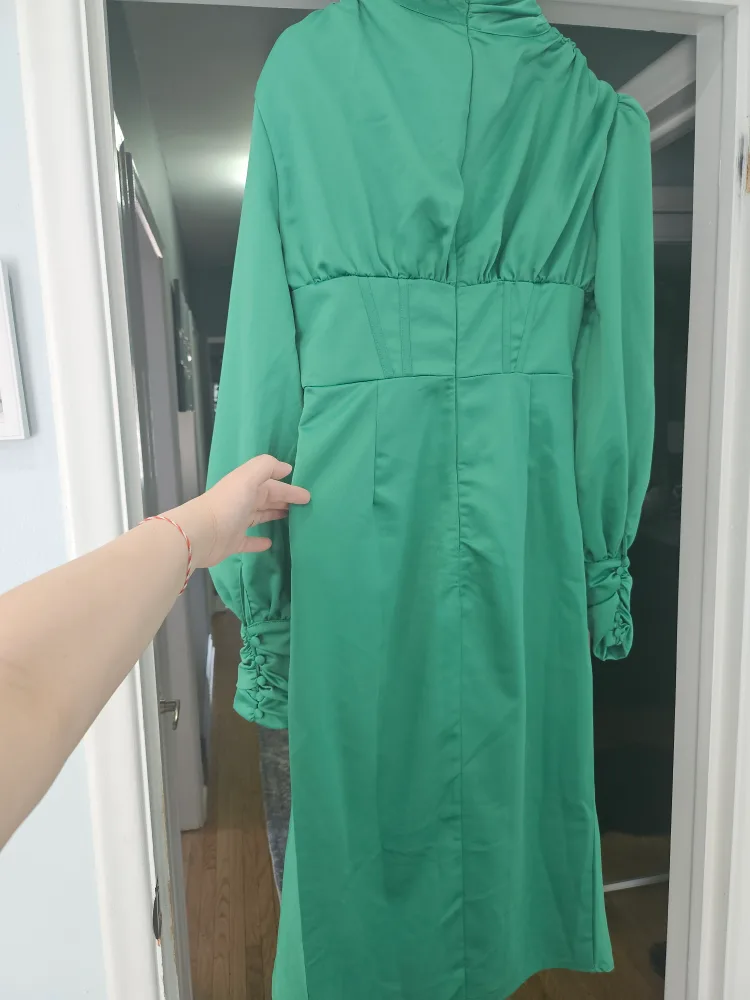 PrettyLittleThing Emerald Green Satin Midi Dress image indicator(2)