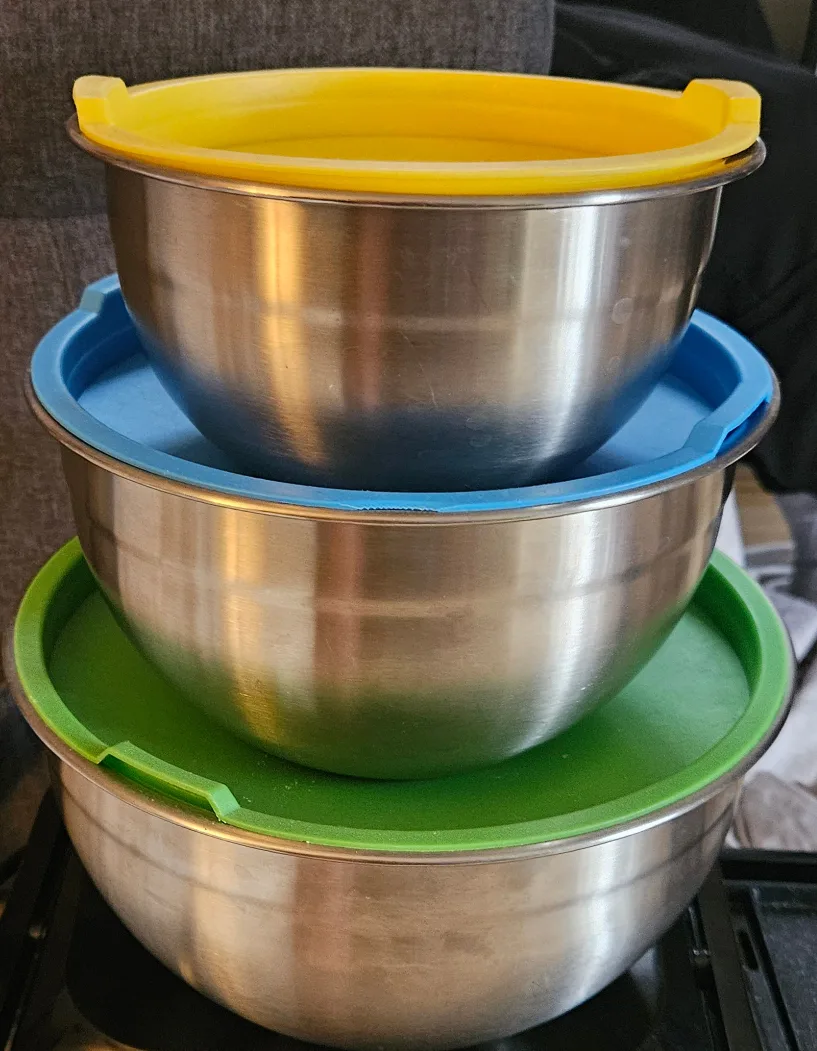 Cuisinart Stainless Steel Mixing Bowl Set - 3 Sizes with Lids image indicator(3)