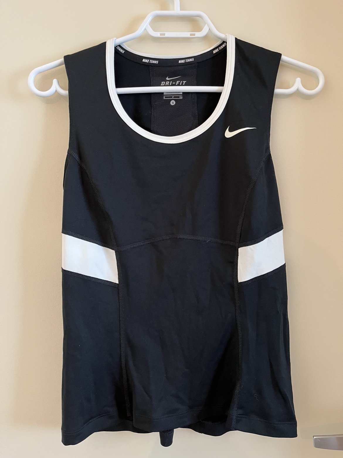 Nike sleeveless dri-fit shirt for ladies (new)