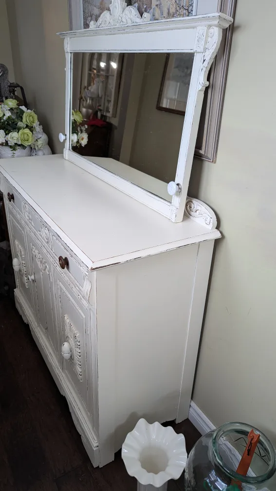 Vintage White Sideboard with Mirror image indicator(3)