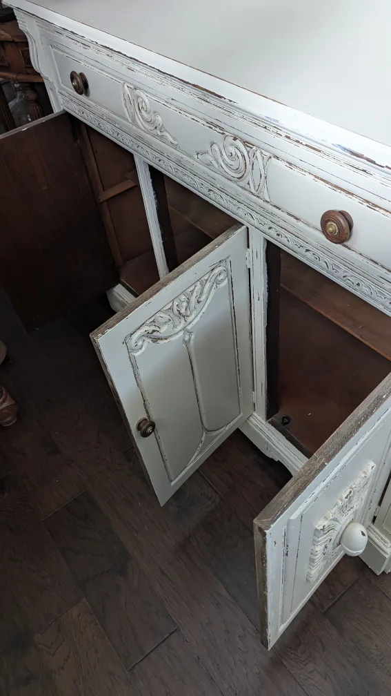 Vintage White Sideboard with Mirror image indicator(5)