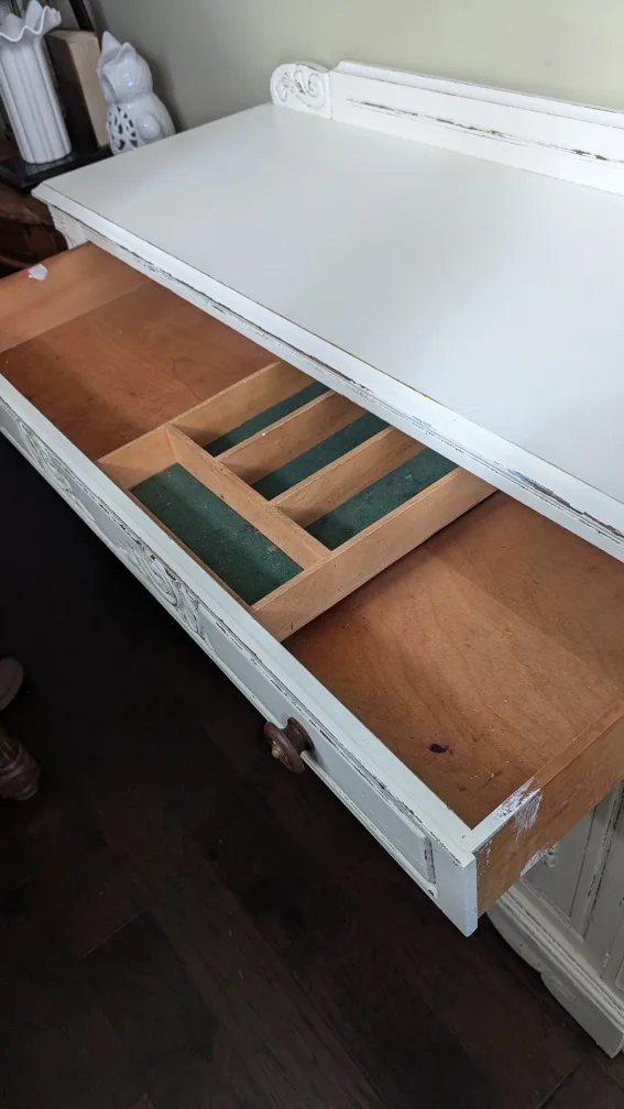 Vintage White Sideboard with Mirror image indicator(6)